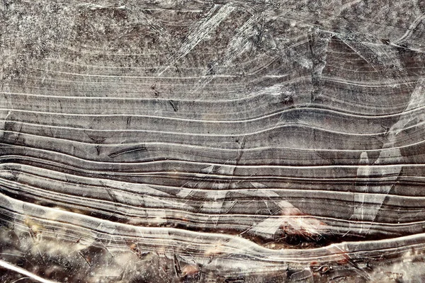 Struttura dello sfondo della superficie di ghiaccio. Disegni ondulati di linee di ghiaccio su un lago ghiacciato . — Foto Stock