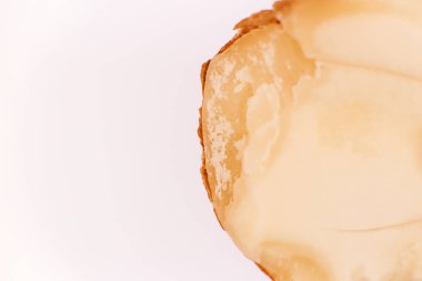 Badem fındık doku izole. Makro portre. Doğal organik arka plan. Metin için yer.