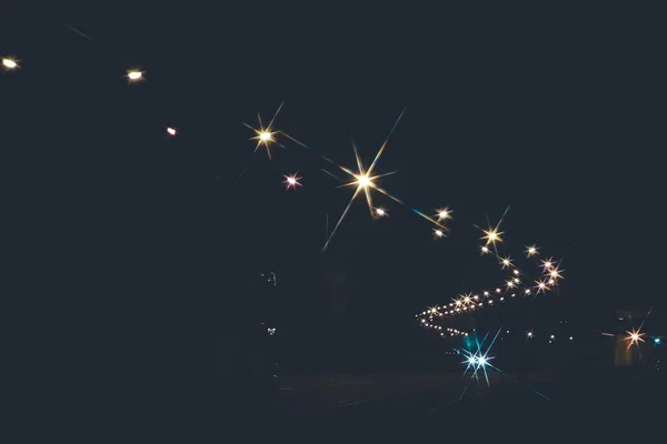 Noční cesta hlemýždi lucerny světla krajina pozadí — Stock fotografie