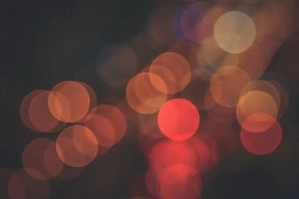 Fond flou cercles de couleur. Lumières nocturnes floues. Cercles rouges fond bokeh . — Photo