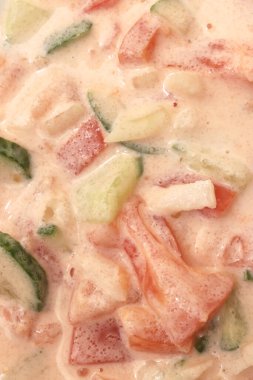 Salatalı salata, domates soğan ve mayonez sosu. Taze sağlıklı gıda geçmişi.