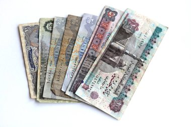 Mısır parası. Arap parası ve kuruşu nakit. Mısır para birimi. İzole banknotlar.