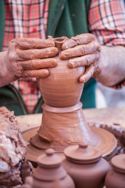 Eller, çamur ve el sanatları