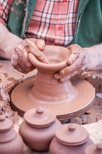Hands, mud and crafts