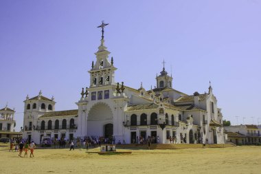 Beyaz Tapınak Albero tarafından çevrili