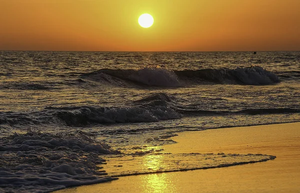 Belle Mise Soleil Dans Une Plage Avec Couleur Dominante Orange — Photo