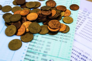 biçimde banka cüzdanını demir yığını