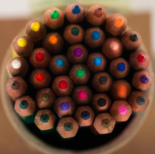 Πολύχρωμα pensils στο πλαίσιο — Φωτογραφία Αρχείου