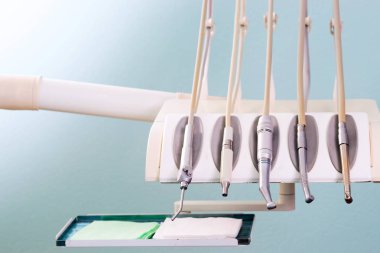 Dişçi aleti diş Kliniği. İşlem, diş değiştirme.