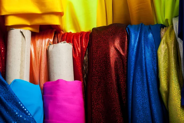 Paño de varios colores en el mercado — Foto de Stock