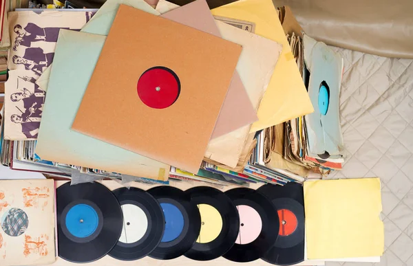 Parcourir la collection de disques vinyle. Musique de fond. Espace de copie . — Photo