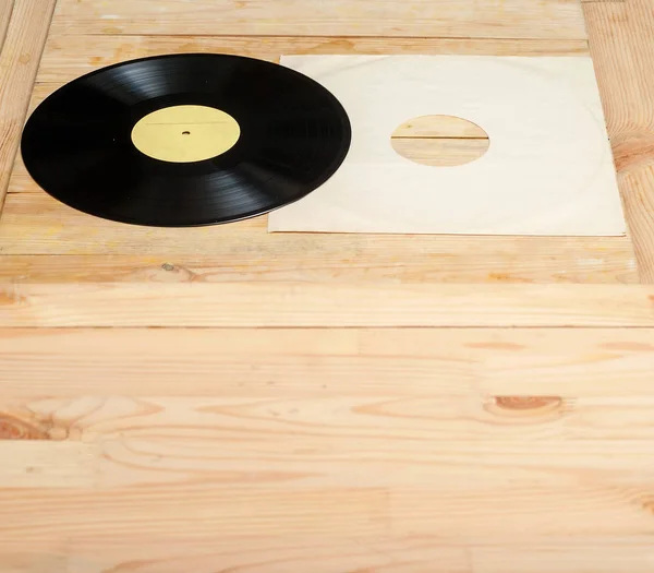 Disque vinyle avec espace de copie devant une collection — Photo