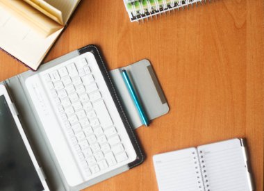 Ofis resepsiyon masası ile bilgisayar, sağlar. Metin için yer kopyalayın