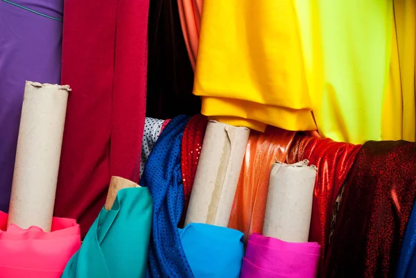 Paño de varios colores en el mercado — Foto de Stock