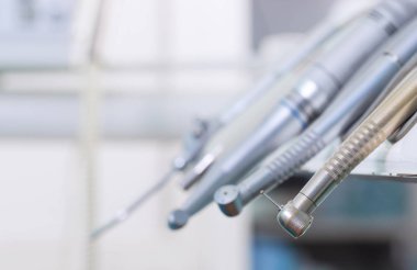 Dişçi aleti diş Kliniği. İşlem, diş değiştirme.