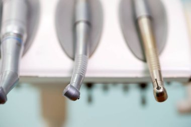 Dişçi aleti diş Kliniği. İşlem, diş değiştirme.