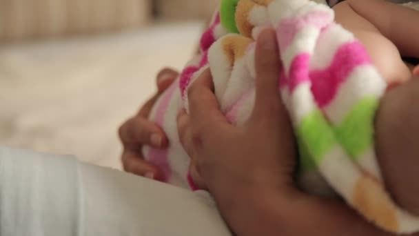 Mom breastfeeding her little daughter — Stock Video