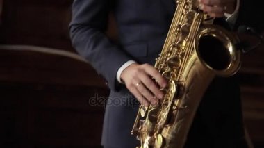 genç bir müzisyen