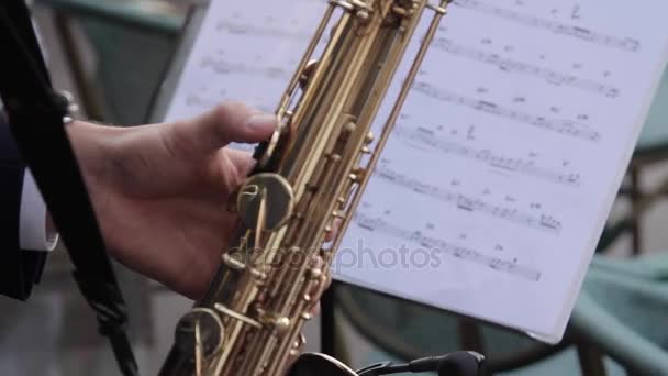 A young saxophonist — Stock Video