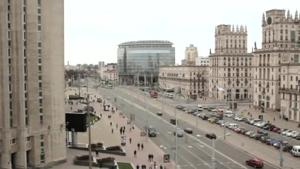 Panorama de la ciudad desde la azotea del edificio — Vídeos de Stock