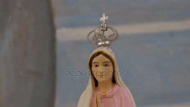 Holy statuette in the Church — Stock Video