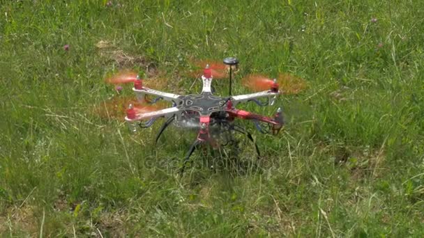 A makeshift Drone flies up from the ground to the sky — Stock Video