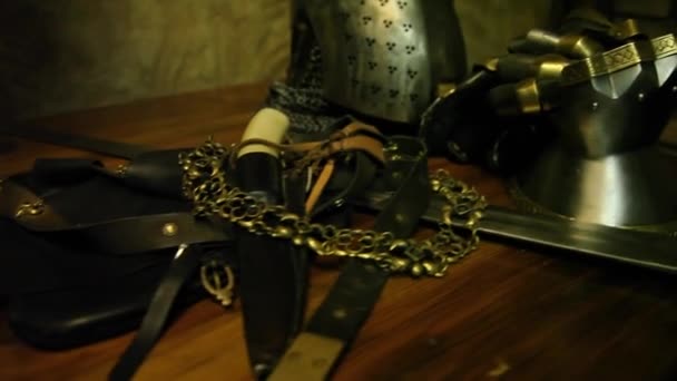 Ridders armour en wapens — Stockvideo