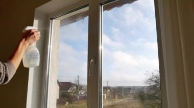 Evde yıkama pencere.