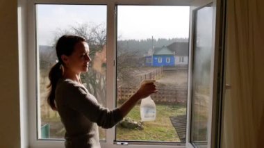 Evde yıkama pencere.