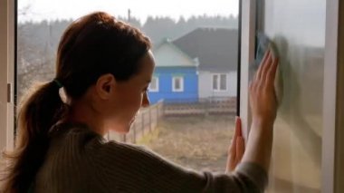 Evde yıkama pencere.