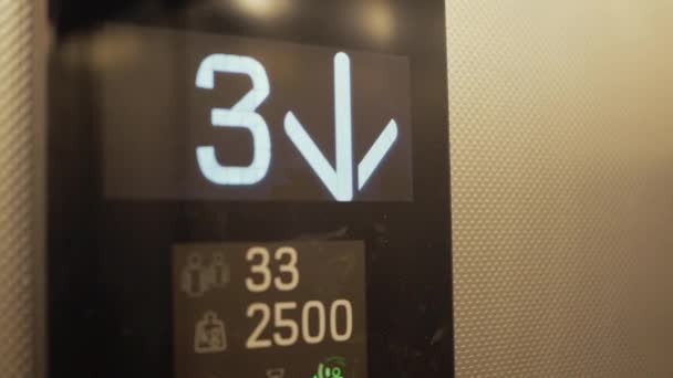Suelos de led en un ascensor — Vídeo de stock
