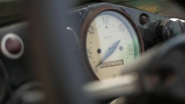 The view on the dashboard of a vintage car — Stock Video