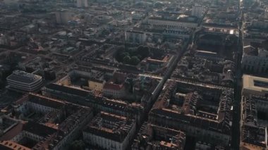 İtalya 'da Torino' nun merkezinde İHA uçuşu