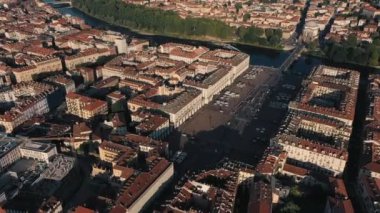 İtalya 'da Torino' nun merkezinde İHA uçuşu