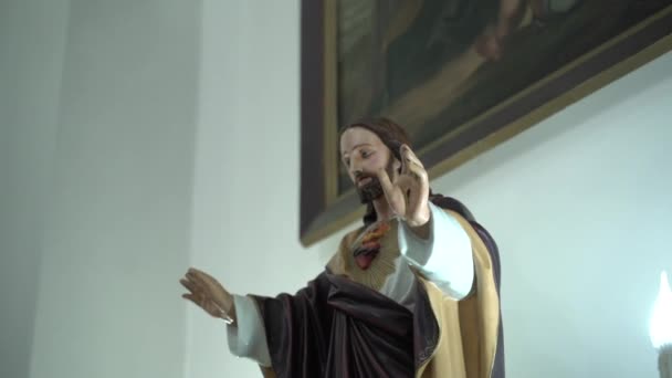 Statue of Jesus in the church — Stock Video