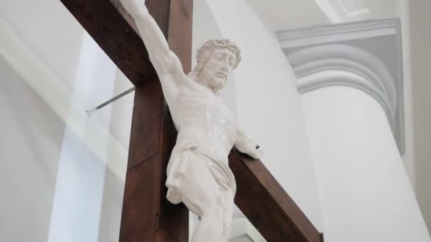 Statua di Gesù nella chiesa — Video Stock