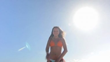 Kadın arkadaş kalkmaya ikna edici 