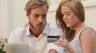 Çift birlikte alışveriş online