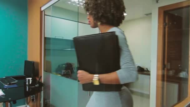 Business Woman Arriving At The Office — Stock Video