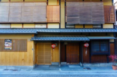 Arka plan bulanık. Japon evi, Kyoto'da Gion bölgesinde 