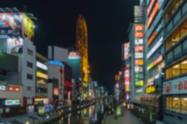 Arka plan bulanık. Gece Dotonbori.One ünlü turistik DPT