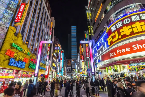 Tokyo, Giappone - 25 gennaio 2016: La strada centrale Kabuki di Shinjuku a tokyo, Giappone . — Foto Stock