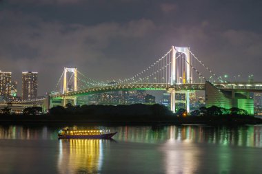 Tokyo, Japonya'nın Tokyo kule ve Gökkuşağı Köprüsü. 