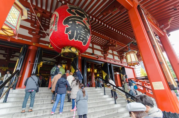 Tokyo, Japonya - 18 Kasım 2016 Asakusa'daki Senso-ji Tapınağı, Tokyo, Japonya.Asakusa'daki Senso-ji Tapınağı Tokyo'nun en ünlü tapınağıdır. — Stok fotoğraf