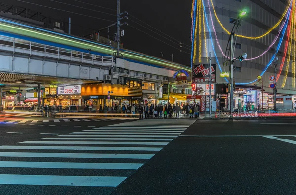 아 메 요코 쇼핑 거리 tokyo,Japan.Ameyoko에서 우에노 역 근처 야마노테 따라 바쁜 시장 거리는 도쿄, 일본-11 월 19 일, 2016:. — 스톡 사진