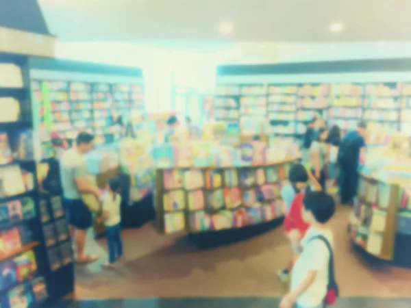 Vintage style color tone.Blur image of a bookstore — Stock Photo, Image