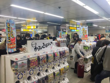 Tokyo, Japonya - 24 Ocak 2016: Kapsül-oyuncak satış makinesi veya Gashapon Japon dilinde.