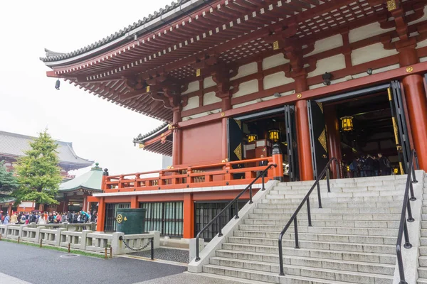 Tokio, Japan - 19. November 2016: der Senso-ji-Tempel in asakusa, Tokio, Japan. der senso-ji-tempel in asakusa ist der berühmteste tempel in tokyo . — Stockfoto