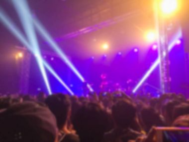 Soyut bulanık. küçük bir kulüp konser. 