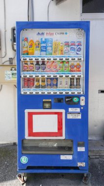 Okinawa Okinawa, Japan - Nisan 19, 2017vending makineleri. Japonya vardır otomat en fazla sayıda kişi başına World at hakkında bir ila yirmi üç kişi.